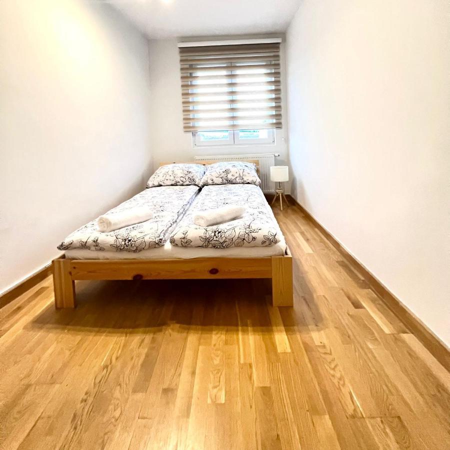 Spacious Apartment With Terrace Вена Экстерьер фото